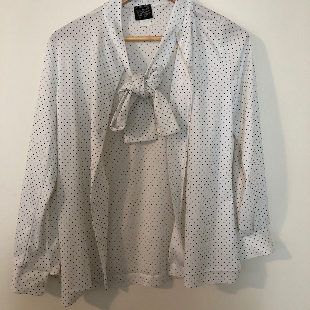 VINTAGE Pussybow Button Down